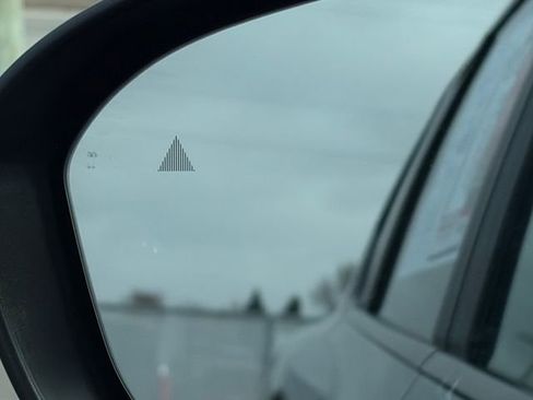 Used 2023 Nissan Rogue S image 40