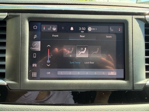 Used 2023 Chrysler Voyager LX FWD image 42