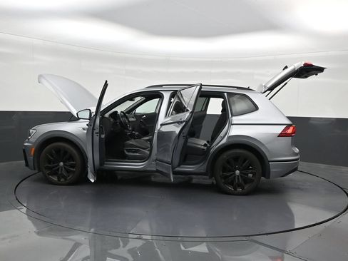 Used 2021 Volkswagen Tiguan SE R-Line FWD image 33