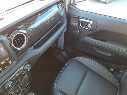 Used 2023 Jeep Gladiator Overland w/ Cold Weather Group image 30