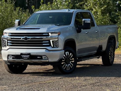 Used 2022 Chevrolet Silverado 3500 High Country w/ Technology Package AWD/4WD image 3