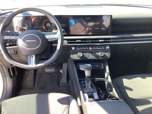 Used 2025 Hyundai Tucson SE image 12