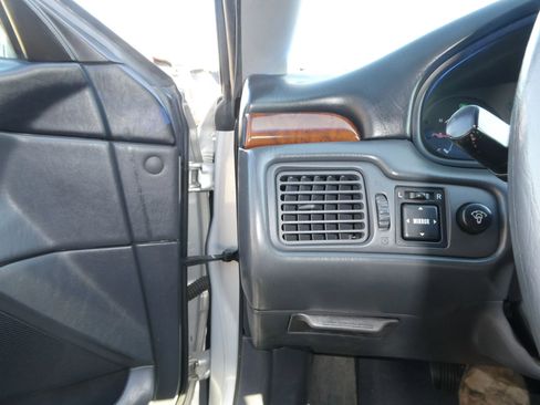 Used 2000 Toyota Solara SE image 17