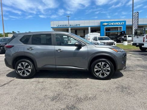 Used 2023 Nissan Rogue SV FWD image 2