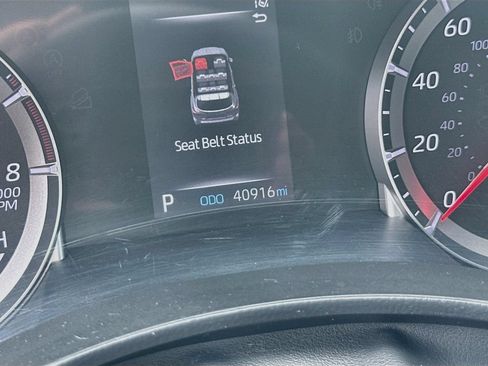Used 2022 Toyota Highlander LE FWD image 12