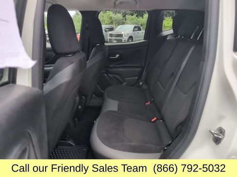 Used 2020 Jeep Renegade Altitude FWD image 22