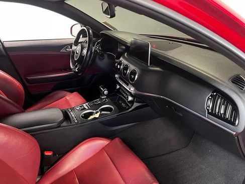 Used 2018 Kia Stinger GT1 RWD image 11