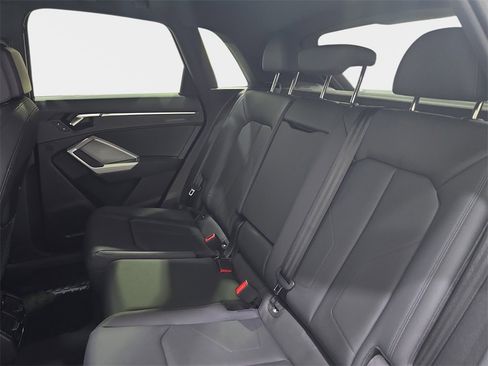 Used 2025 Audi Q3 2.0T Premium w/ Convenience Package image 14