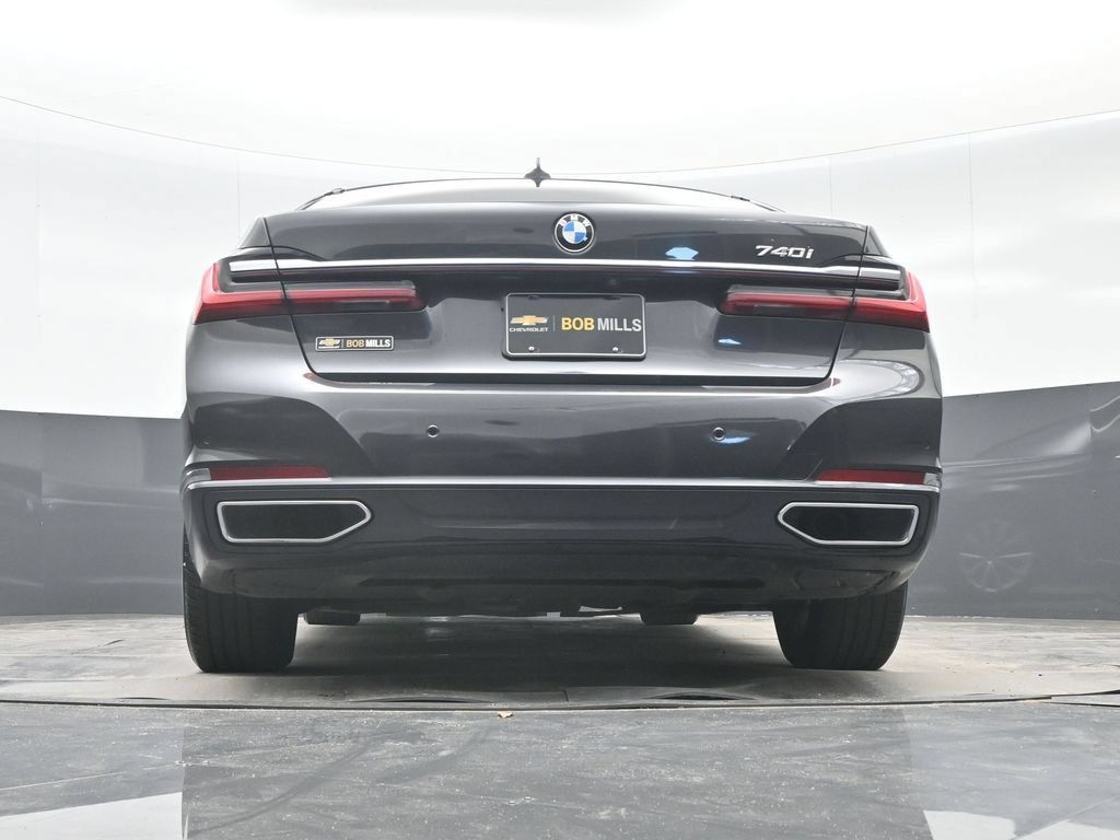 Used 2021 BMW 740i w/ Premium Package RWD image 30