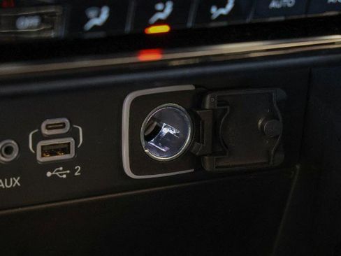 Used 2023 Jeep Grand Cherokee Laredo image 19