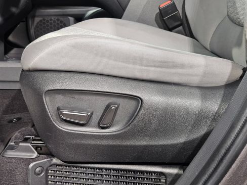 Used 2023 Toyota Sienna LE w/ LE Plus Package FWD image 23