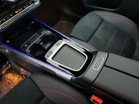 Certified 2024 Mercedes-Benz GLB 250 image 23