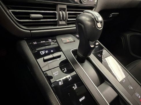 Used 2022 Porsche Macan AWD/4WD image 45
