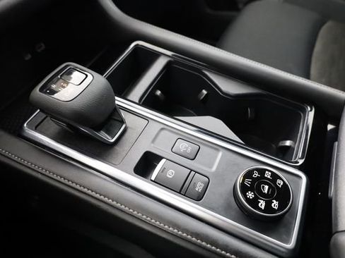 Used 2025 Nissan Pathfinder SV image 21