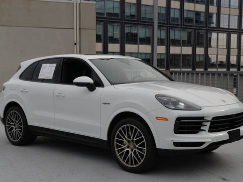 Certified 2022 Porsche Cayenne E-Hybrid image 8