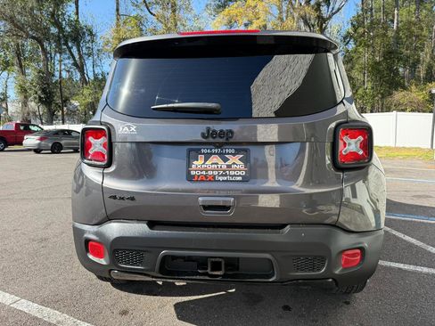 Used 2018 Jeep Renegade Altitude w/ UConnect 8.4 Nav Group image 4