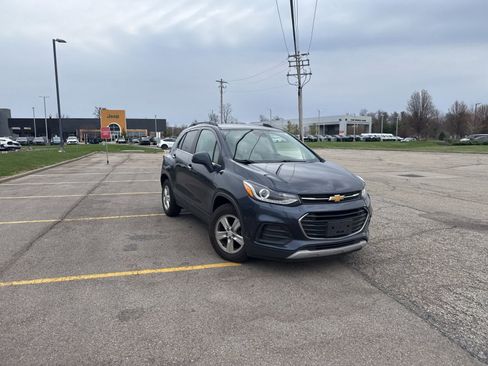 Used 2019 Chevrolet Trax LT w/ LT Convenience Package image 17