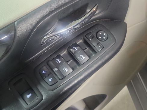 Used 2015 Dodge Grand Caravan SE w/ Quick Order Package 29E SE FWD image 19