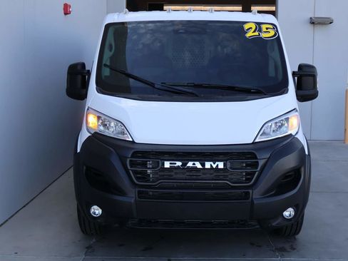 Used 2025 RAM ProMaster 2500 w/ Convenience Group image 4
