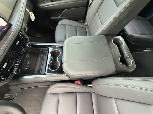 Used 2026 Chevrolet Tahoe Z71 w/ Comfort Package AWD/4WD image 18