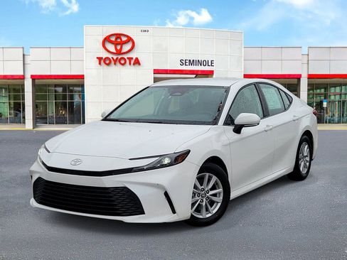 Used 2025 Toyota Camry LE FWD image 1