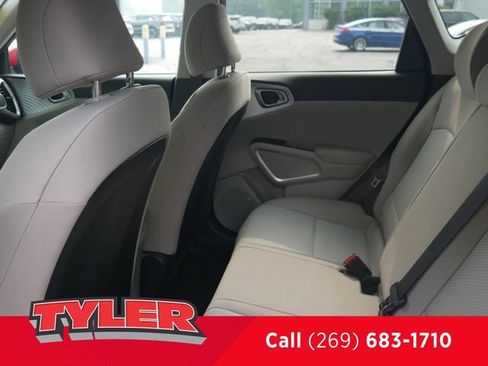Used 2022 Kia Soul LX image 39