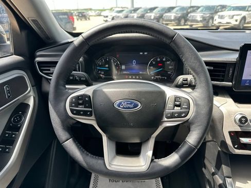 Used 2023 Ford Explorer XLT w/ Equipment Group 202A AWD/4WD image 17