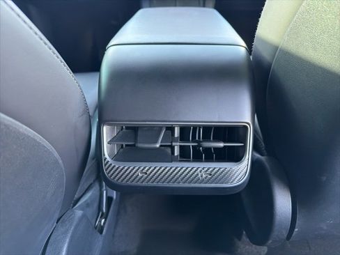 Used 2021 Tesla Model Y Long Range image 14