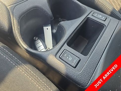 Used 2019 Nissan Rogue SV AWD/4WD image 12