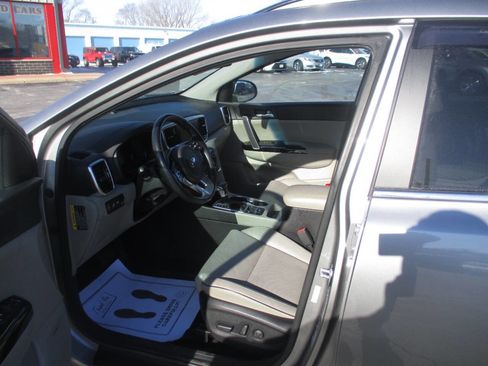 Used 2020 Kia Sportage EX w/ EX Technology Package image 12