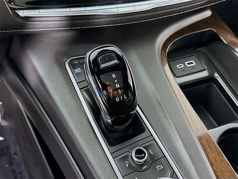 Used 2022 Cadillac Escalade ESV Sport Platinum w/ LPO, ONYX Package image 17