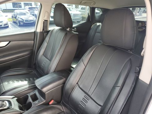 Used 2017 Nissan Rogue Sport SV w/ SV Premium Package image 17