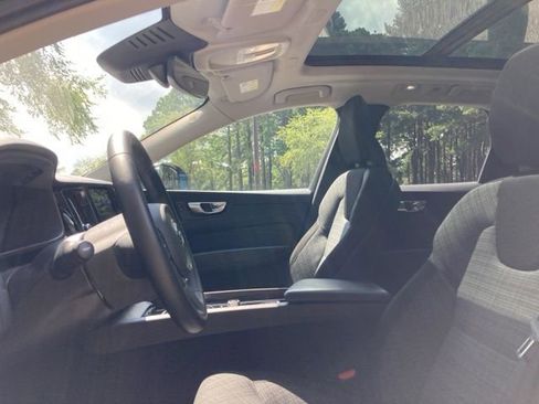 Used 2023 Volvo XC60 B5 Core image 20