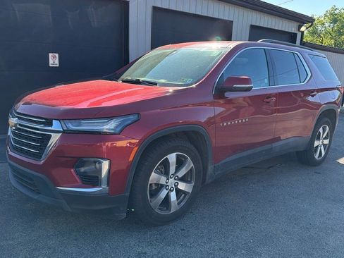 Used 2023 Chevrolet Traverse LT w/ LT Premium Package AWD/4WD image 1