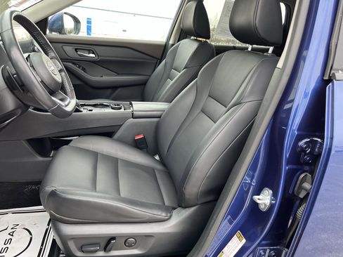 Used 2023 Nissan Rogue SV w/ SV Premium B Package image 14