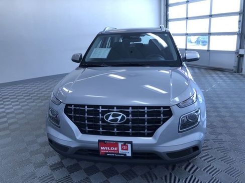 Used 2025 Hyundai Venue SEL image 15