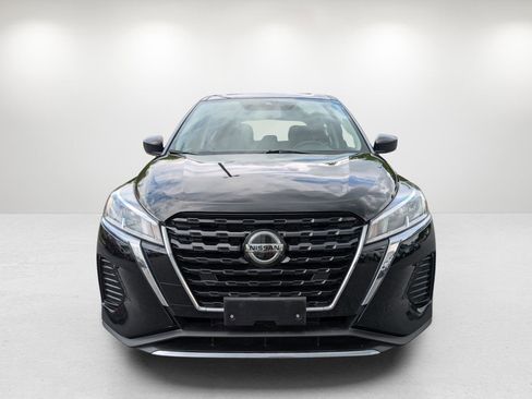 Used 2021 Nissan Kicks S image 2