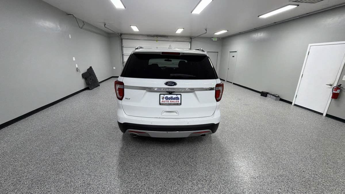 Used 2016 Ford Explorer XLT FWD image 4