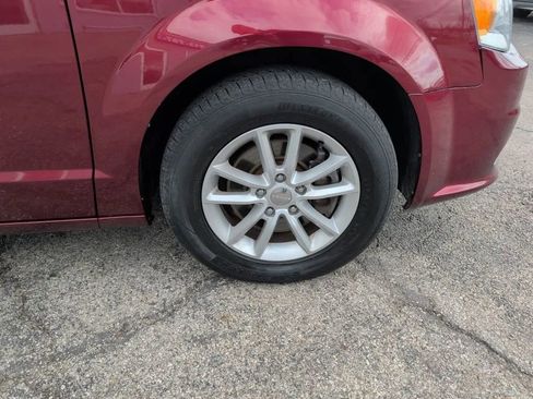Used 2018 Dodge Grand Caravan SXT FWD image 11