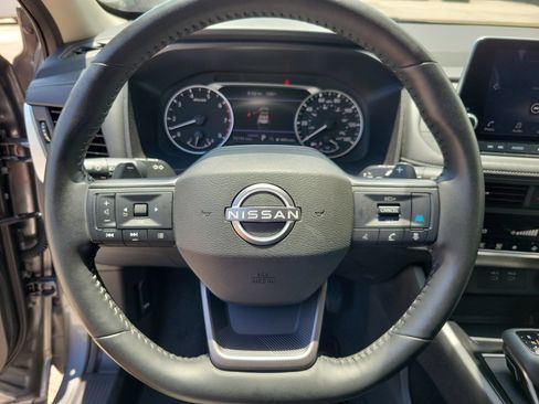 Used 2025 Nissan Rogue SV FWD image 18