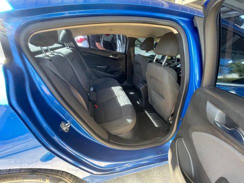 Used 2017 Chevrolet Cruze LT w/ Convenience Package FWD image 10