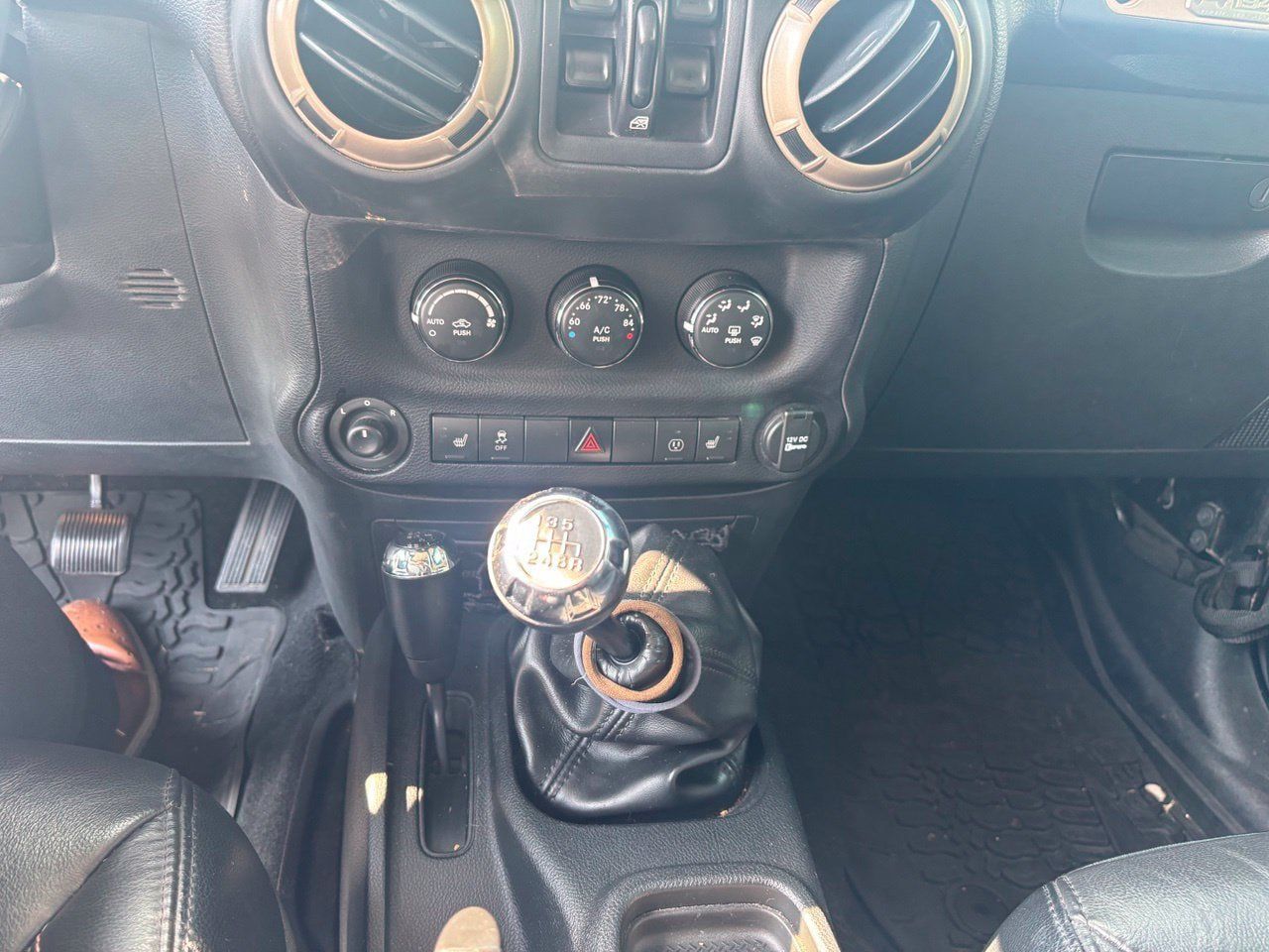 Used 2017 Jeep Wrangler Unlimited Sahara AWD/4WD image 20