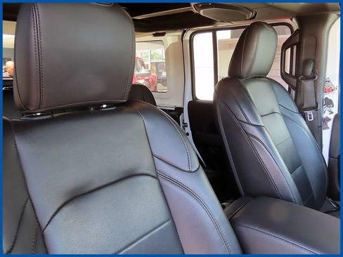 Used 2021 Jeep Wrangler Unlimited Sahara AWD/4WD image 9