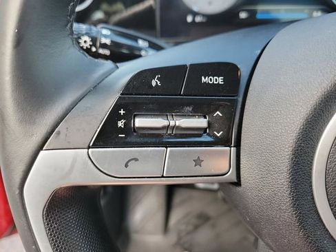 Used 2025 Hyundai Elantra Limited image 32