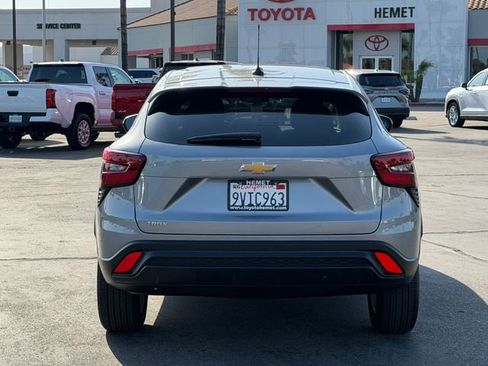 Used 2025 Chevrolet Trax LS w/ LS Convenience Package FWD image 7