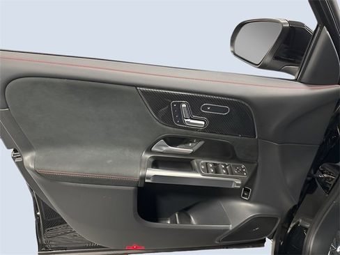 Used 2025 Mercedes-Benz GLB 35 AMG 4MATIC image 15