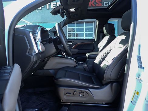 Used 2023 GMC Canyon Denali image 15