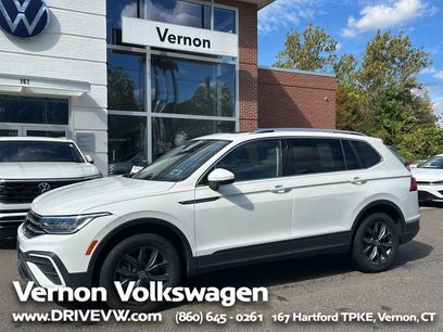 Used 2022 Volkswagen Tiguan SE w/ Panoramic Sunroof Package