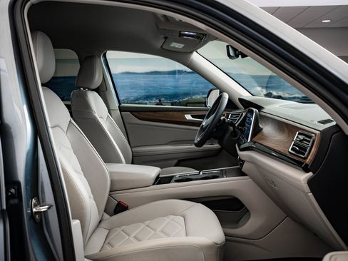 Used 2024 Volkswagen Atlas SE image 23