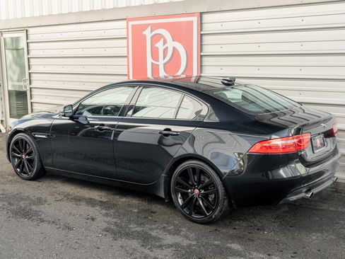 Used 2018 Jaguar XE Prestige image 38